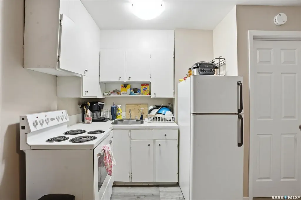 917 7th Avenue N Saskatoon SK S7K 2V7