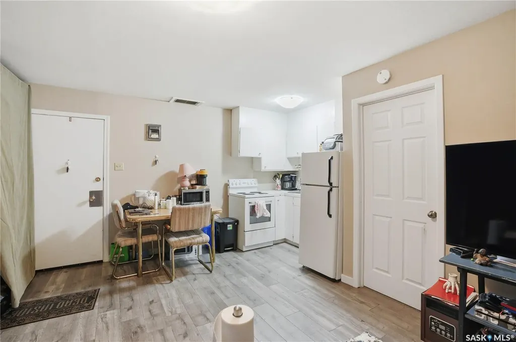 917 7th Avenue N Saskatoon SK S7K 2V7