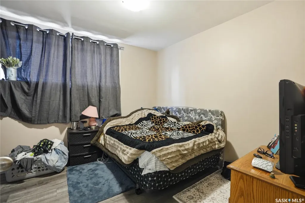 917 7th Avenue N Saskatoon SK S7K 2V7