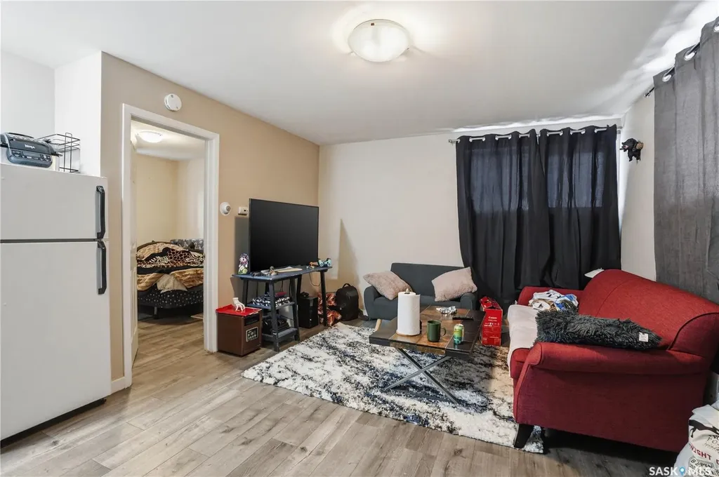 917 7th Avenue N Saskatoon SK S7K 2V7