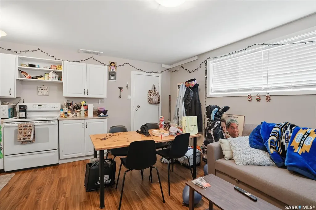 917 7th Avenue N Saskatoon SK S7K 2V7