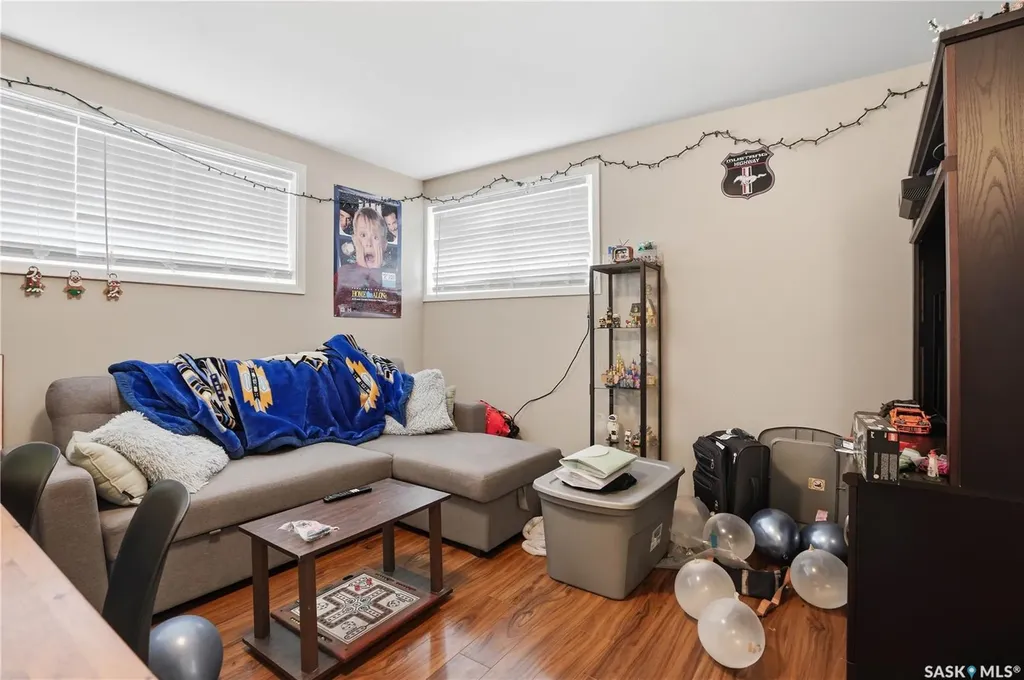 917 7th Avenue N Saskatoon SK S7K 2V7