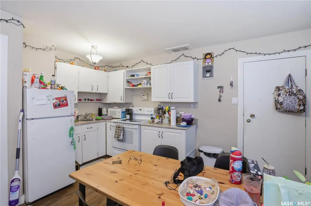 917 7th Avenue N Saskatoon SK S7K 2V7