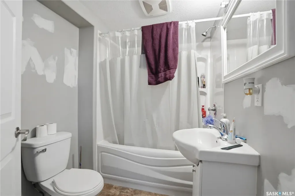 917 7th Avenue N Saskatoon SK S7K 2V7