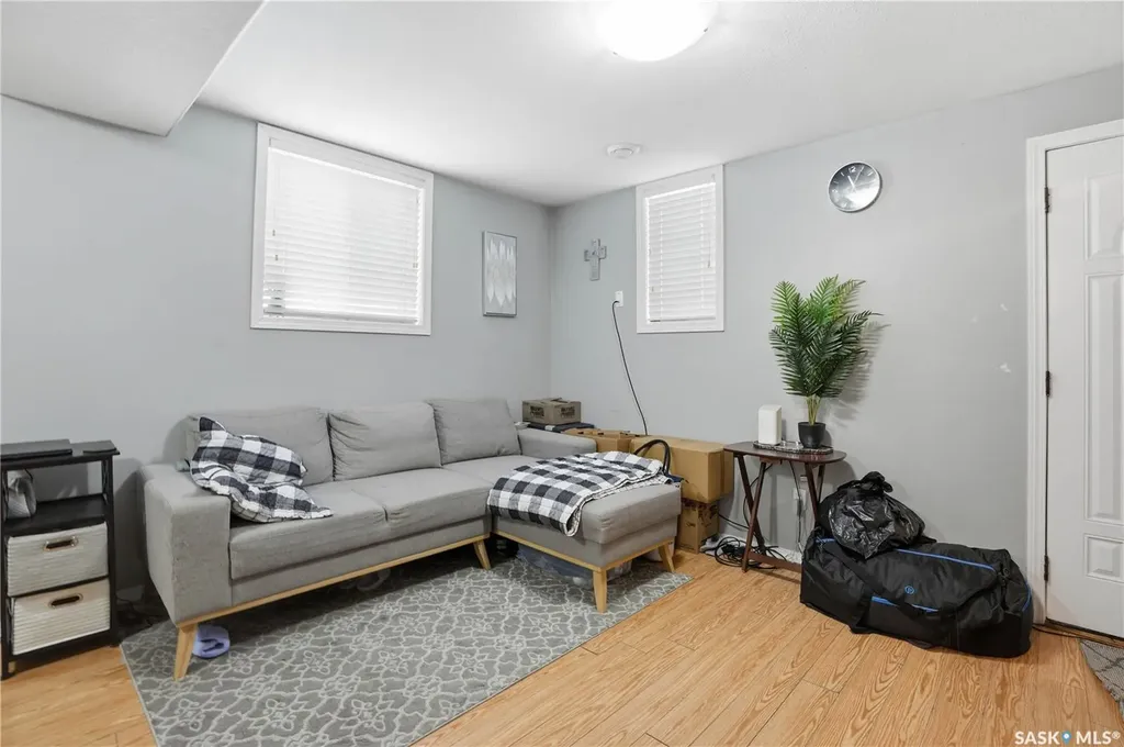 917 7th Avenue N Saskatoon SK S7K 2V7