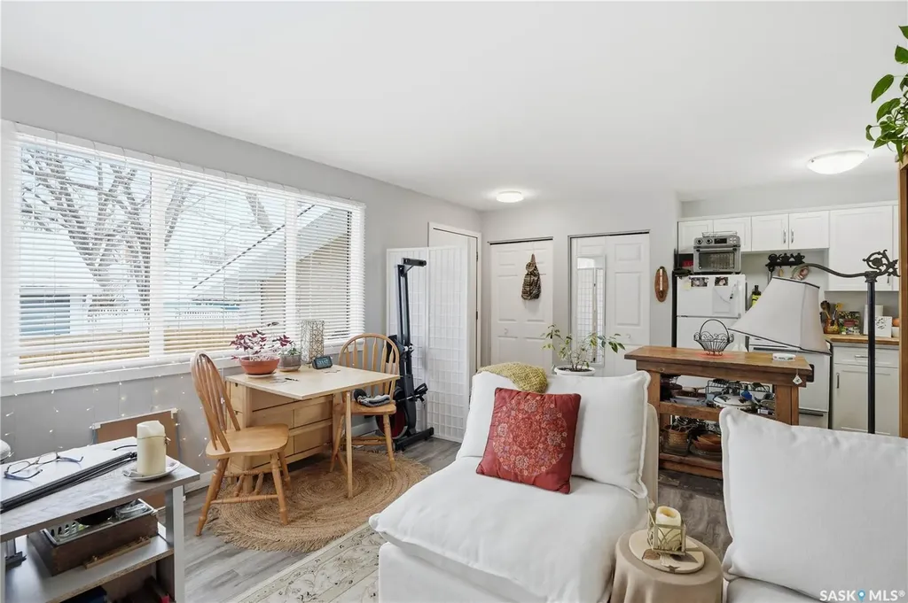917 7th Avenue N Saskatoon SK S7K 2V7