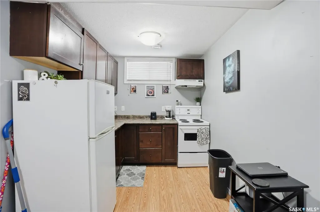 917 7th Avenue N Saskatoon SK S7K 2V7