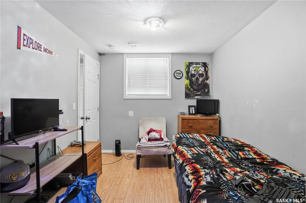 917 7th Avenue N Saskatoon SK S7K 2V7