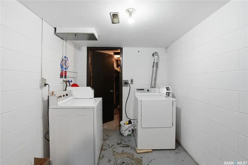 917 7th Avenue N Saskatoon SK S7K 2V7