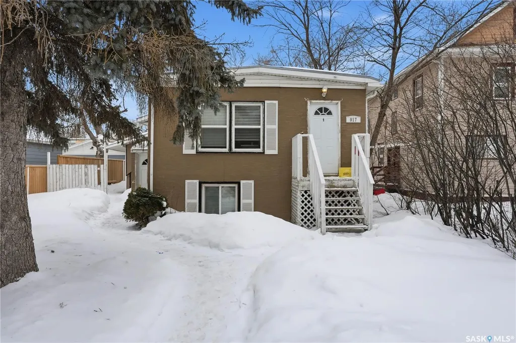 917 7th Avenue N Saskatoon SK S7K 2V7