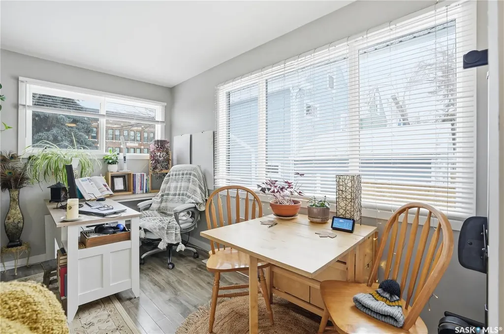 917 7th Avenue N Saskatoon SK S7K 2V7