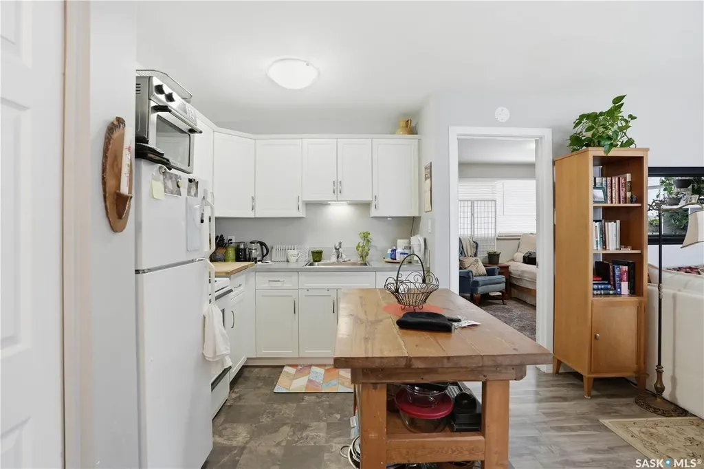 917 7th Avenue N Saskatoon SK S7K 2V7