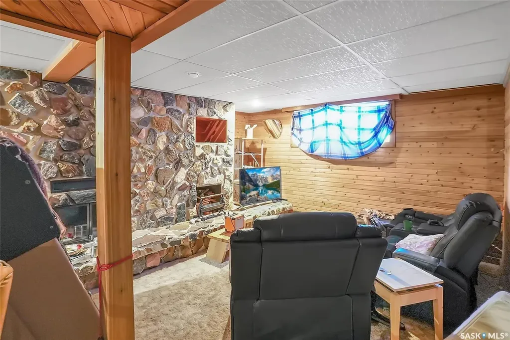 2160 Mcdonald Street Regina SK S4N 2Y7