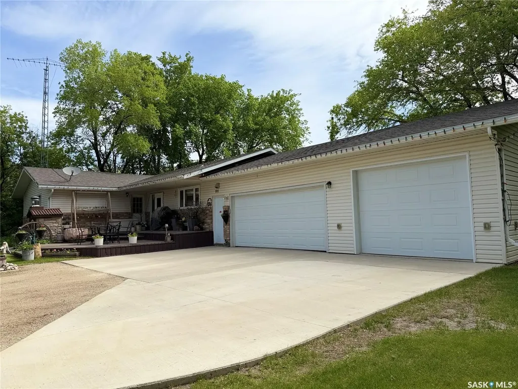 101 Doepker Avenue Annaheim SK S0K 0G0