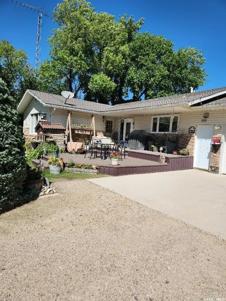 101 Doepker Avenue Annaheim SK S0K 0G0