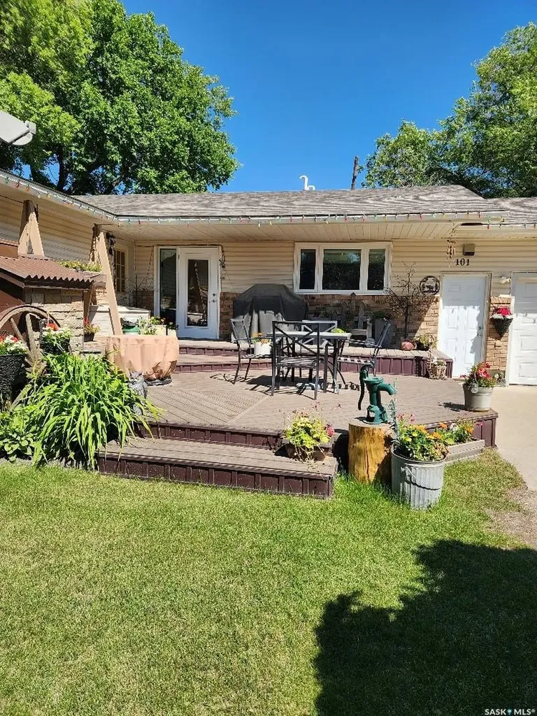 101 Doepker Avenue Annaheim SK S0K 0G0