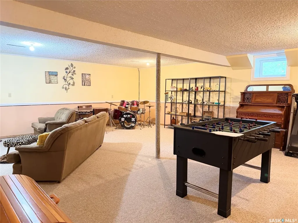 101 Doepker Avenue Annaheim SK S0K 0G0