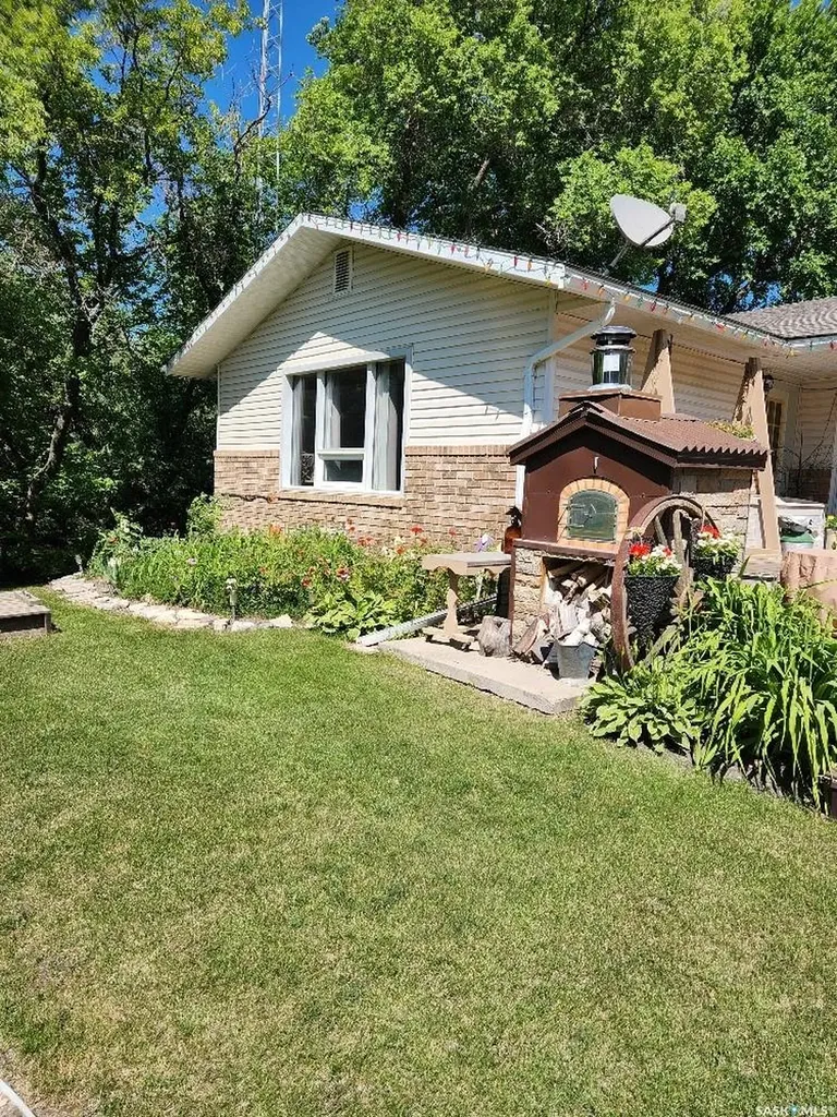 101 Doepker Avenue Annaheim SK S0K 0G0
