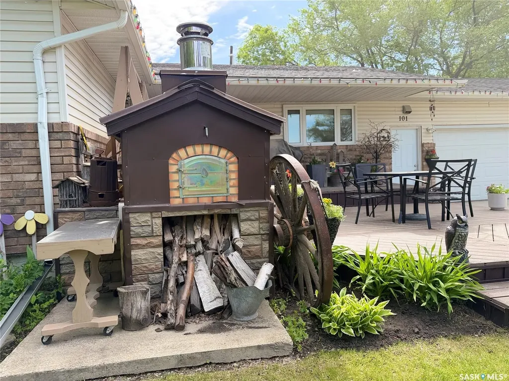 101 Doepker Avenue Annaheim SK S0K 0G0