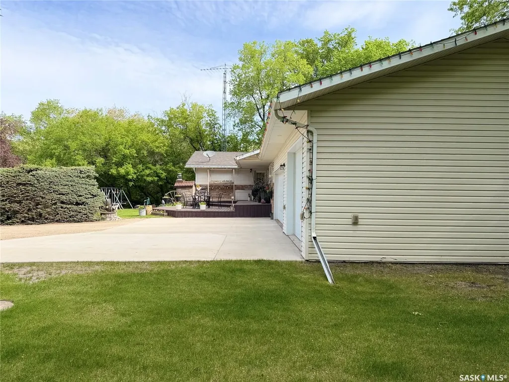101 Doepker Avenue Annaheim SK S0K 0G0