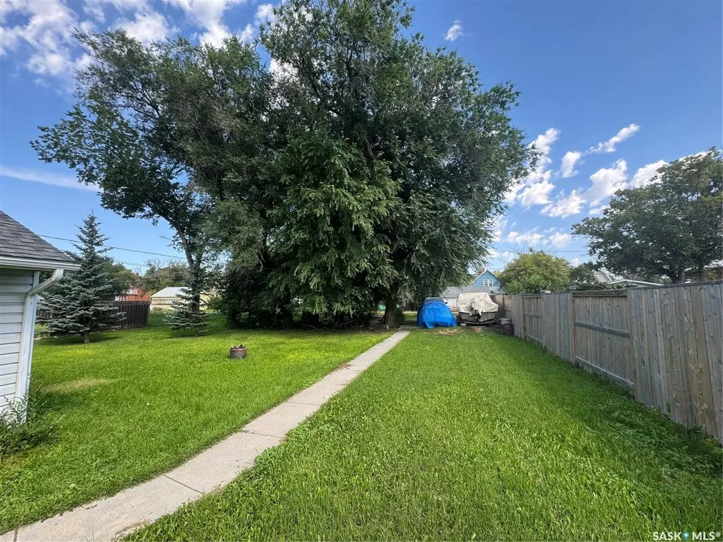421 Mckenzie Street Outlook SK S0L 2N0
