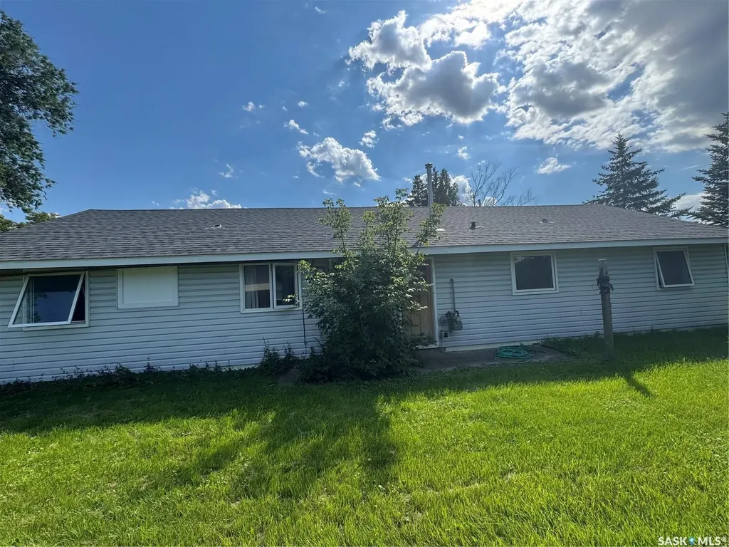 421 Mckenzie Street Outlook SK S0L 2N0