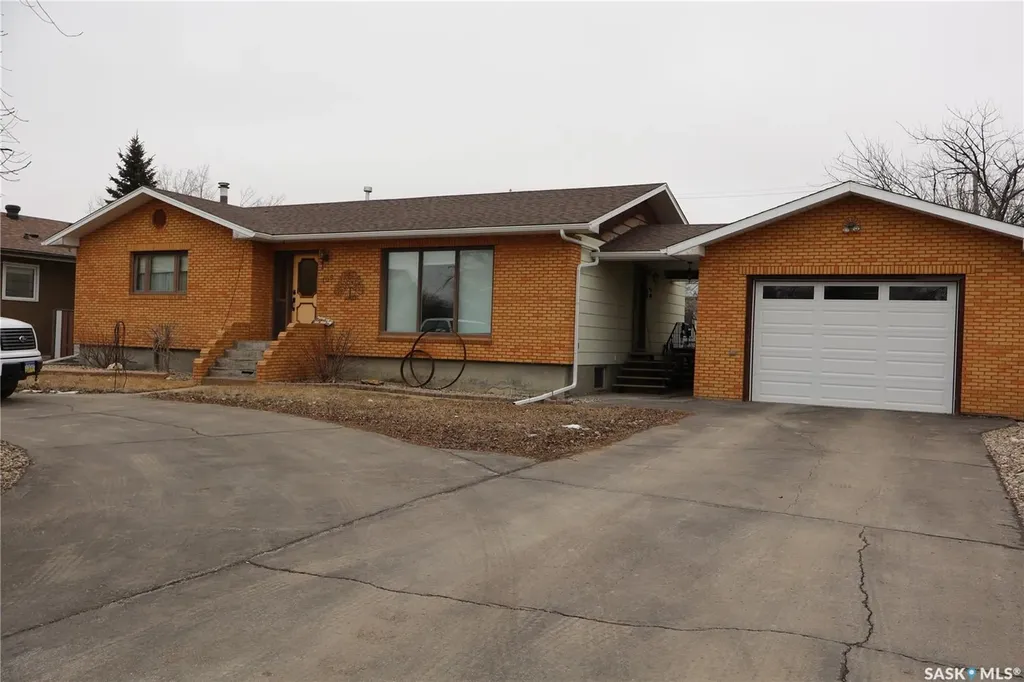 105 Magnan Street Gravelbourg SK S0H 1X0