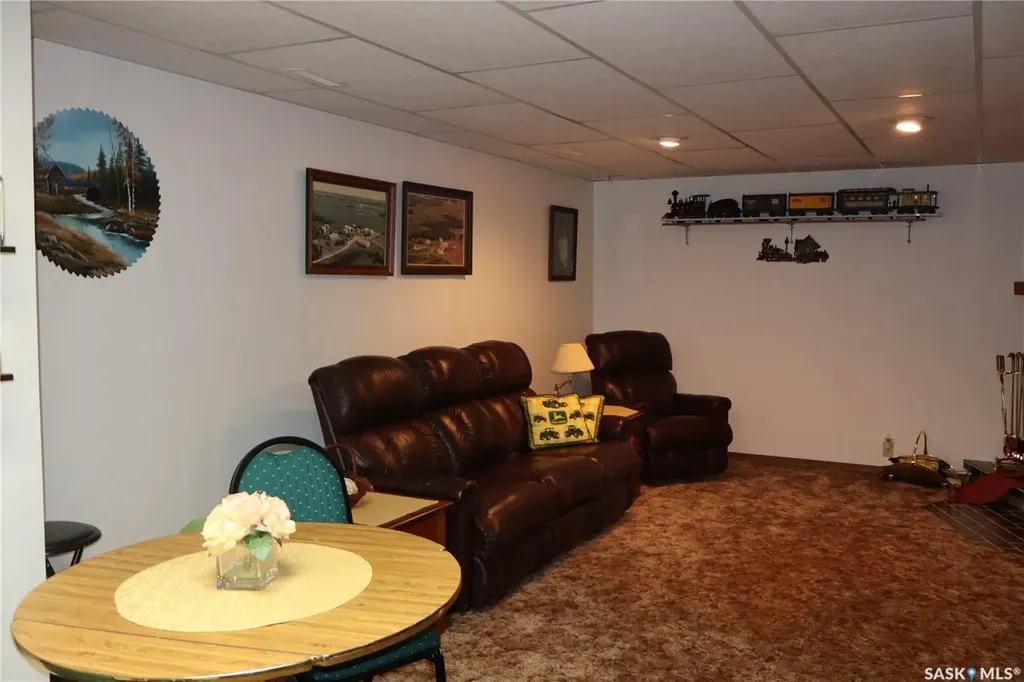 105 Magnan Street Gravelbourg SK S0H 1X0