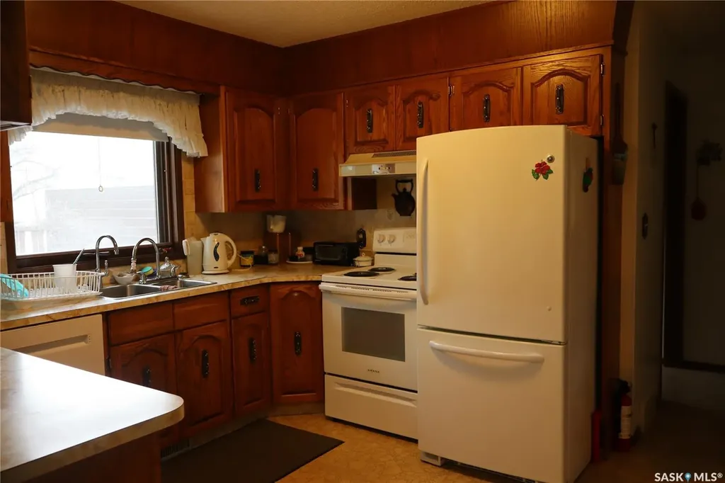 105 Magnan Street Gravelbourg SK S0H 1X0