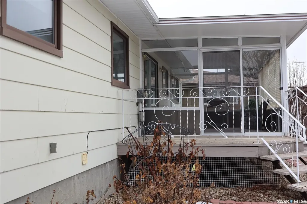 105 Magnan Street Gravelbourg SK S0H 1X0