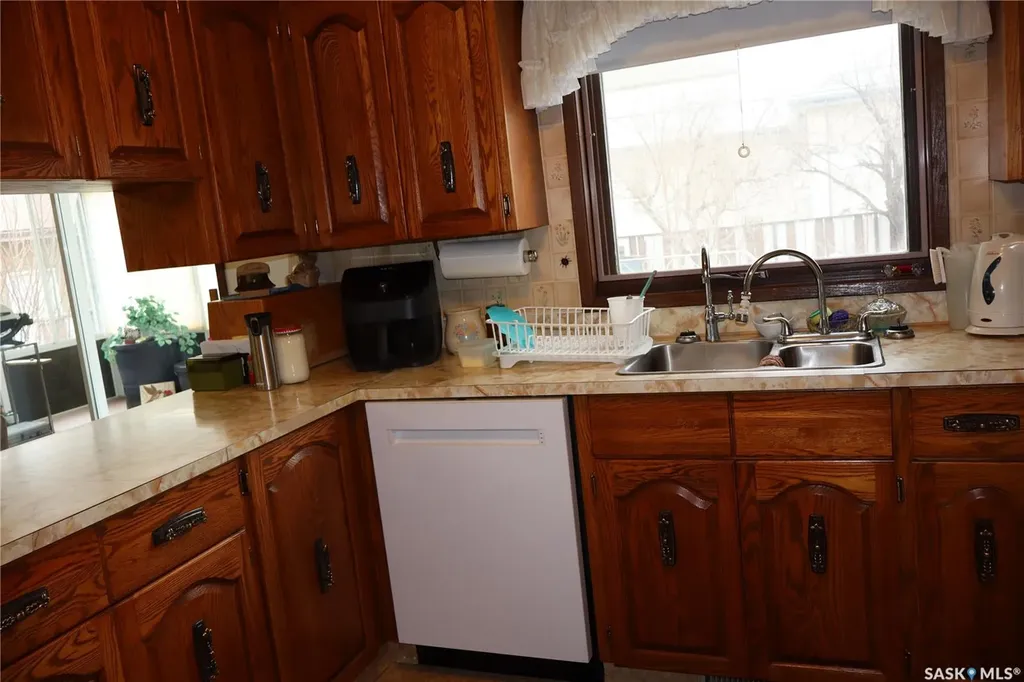105 Magnan Street Gravelbourg SK S0H 1X0