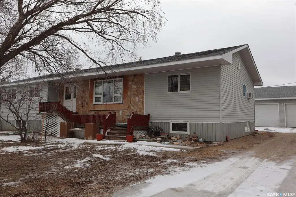 228 7th Avenue E Gravelbourg SK S0H 1X0