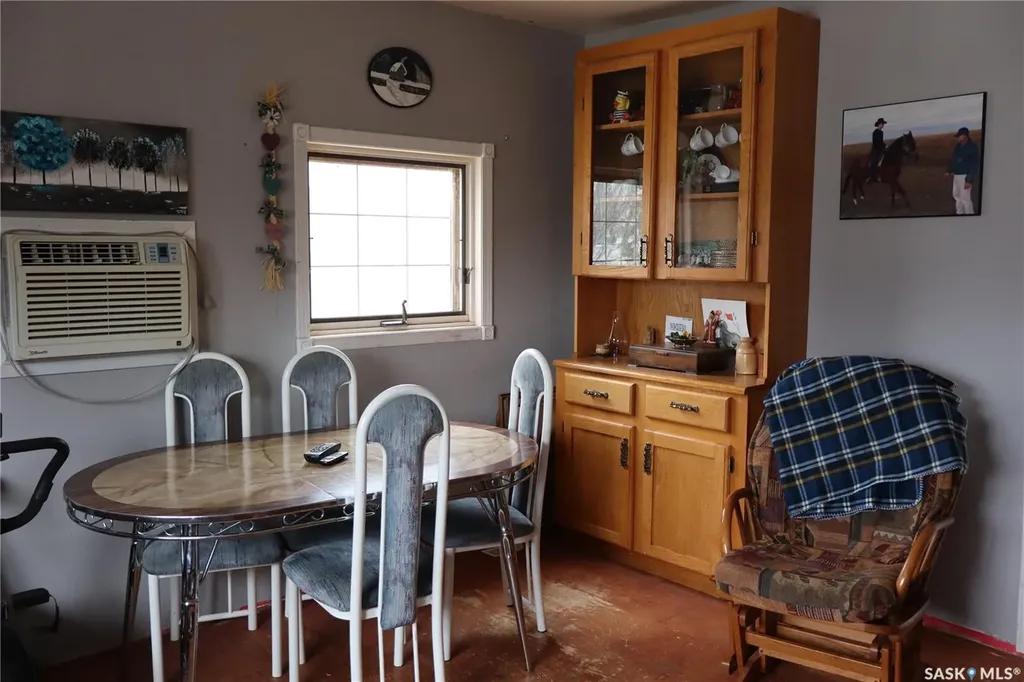 228 7th Avenue E Gravelbourg SK S0H 1X0