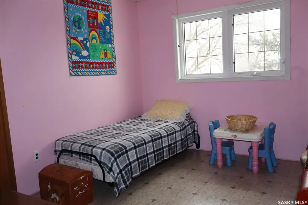 228 7th Avenue E Gravelbourg SK S0H 1X0