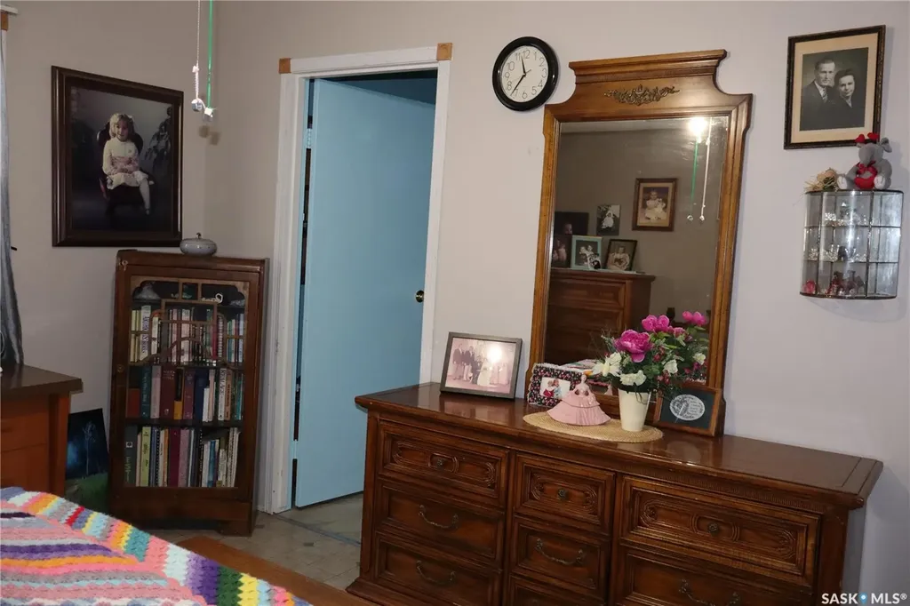 228 7th Avenue E Gravelbourg SK S0H 1X0