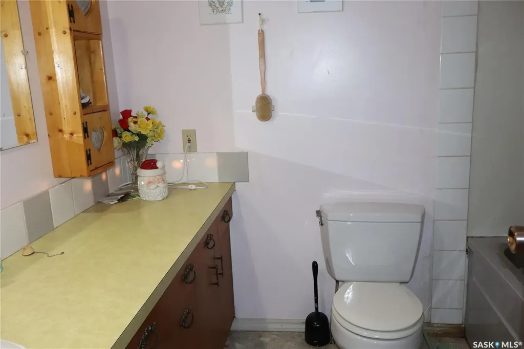 228 7th Avenue E Gravelbourg SK S0H 1X0