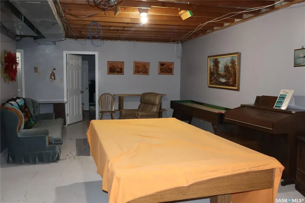 228 7th Avenue E Gravelbourg SK S0H 1X0