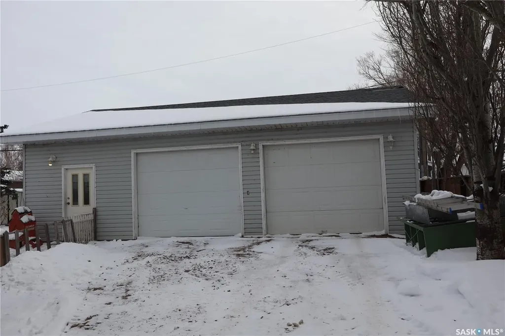 228 7th Avenue E Gravelbourg SK S0H 1X0