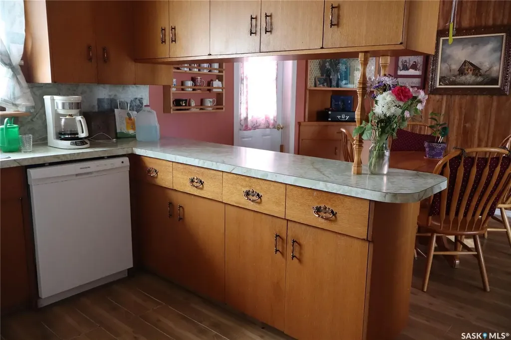 228 7th Avenue E Gravelbourg SK S0H 1X0