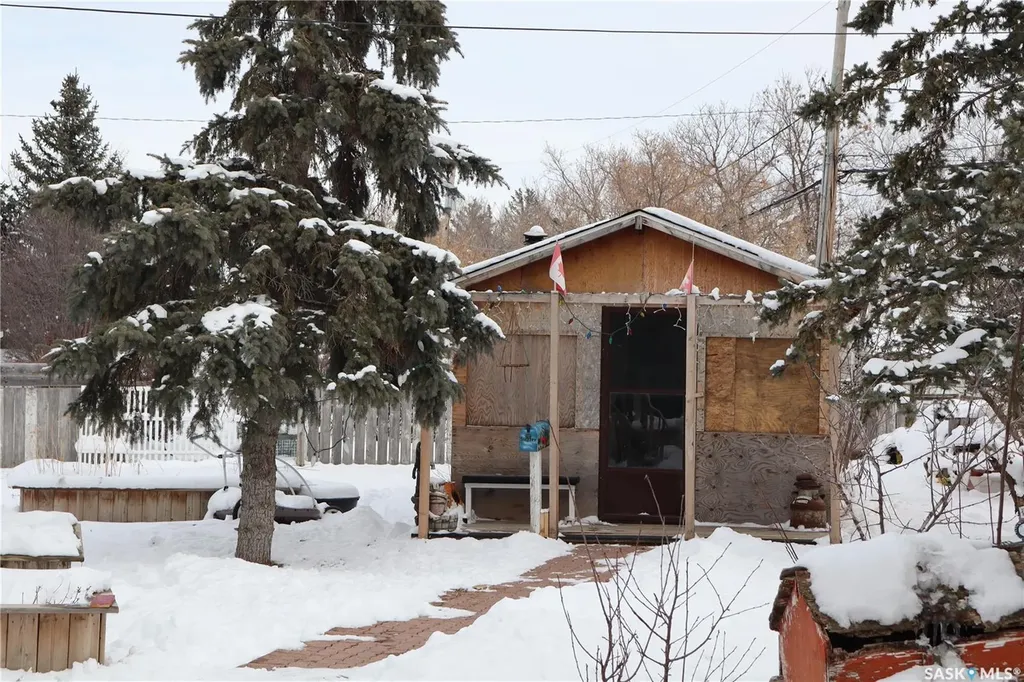 228 7th Avenue E Gravelbourg SK S0H 1X0