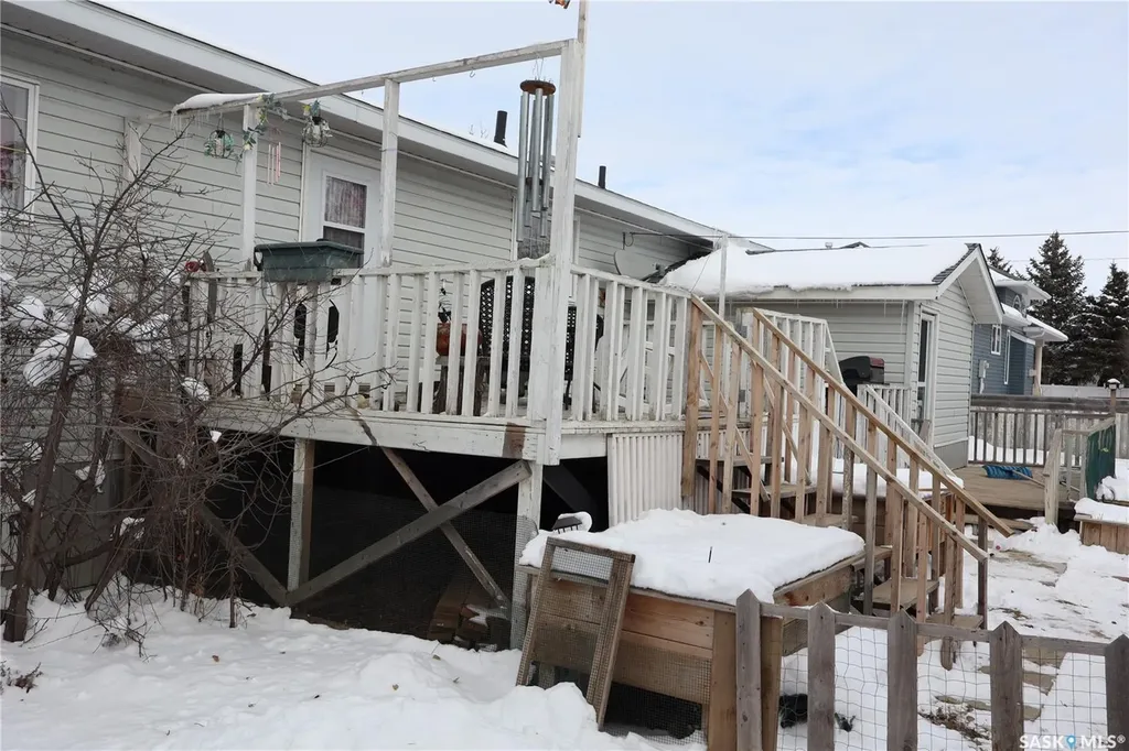 228 7th Avenue E Gravelbourg SK S0H 1X0
