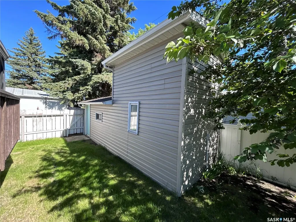 5 Souris Avenue Redvers SK S0C 2H0