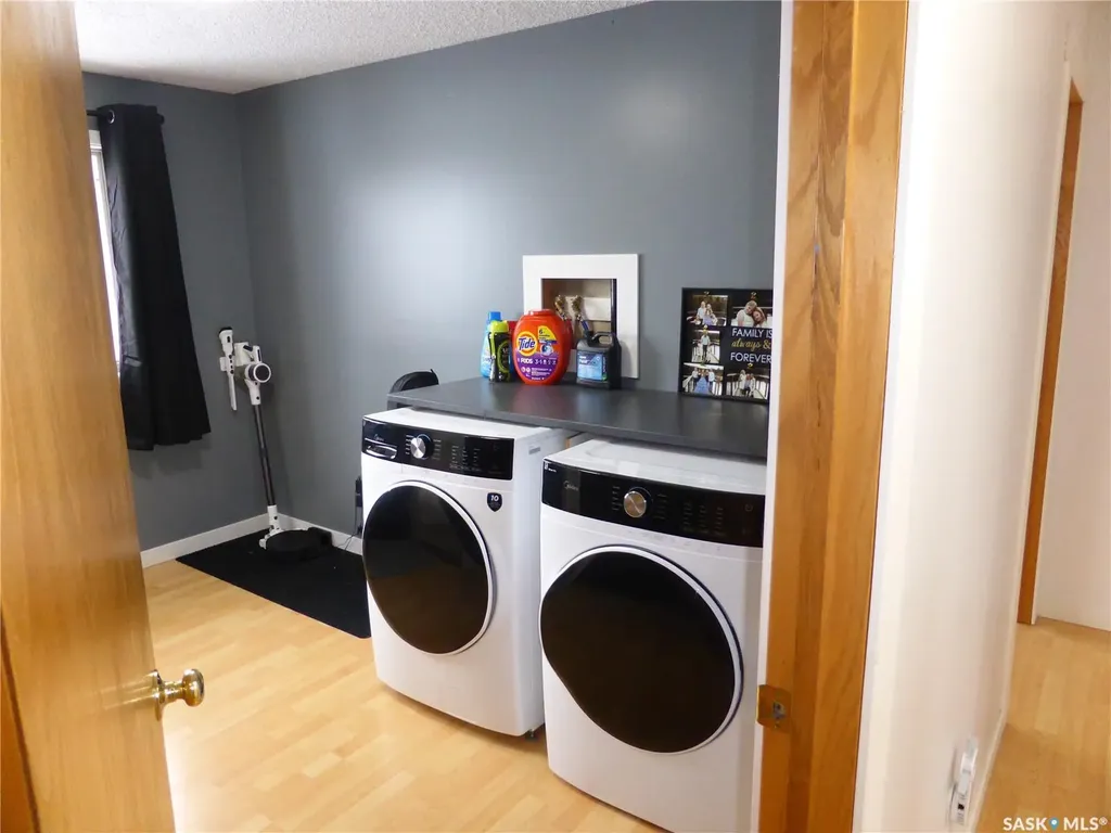 437 4th Avenue E St. Walburg SK S0M 2T0