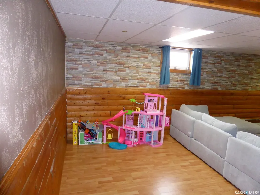 437 4th Avenue E St. Walburg SK S0M 2T0