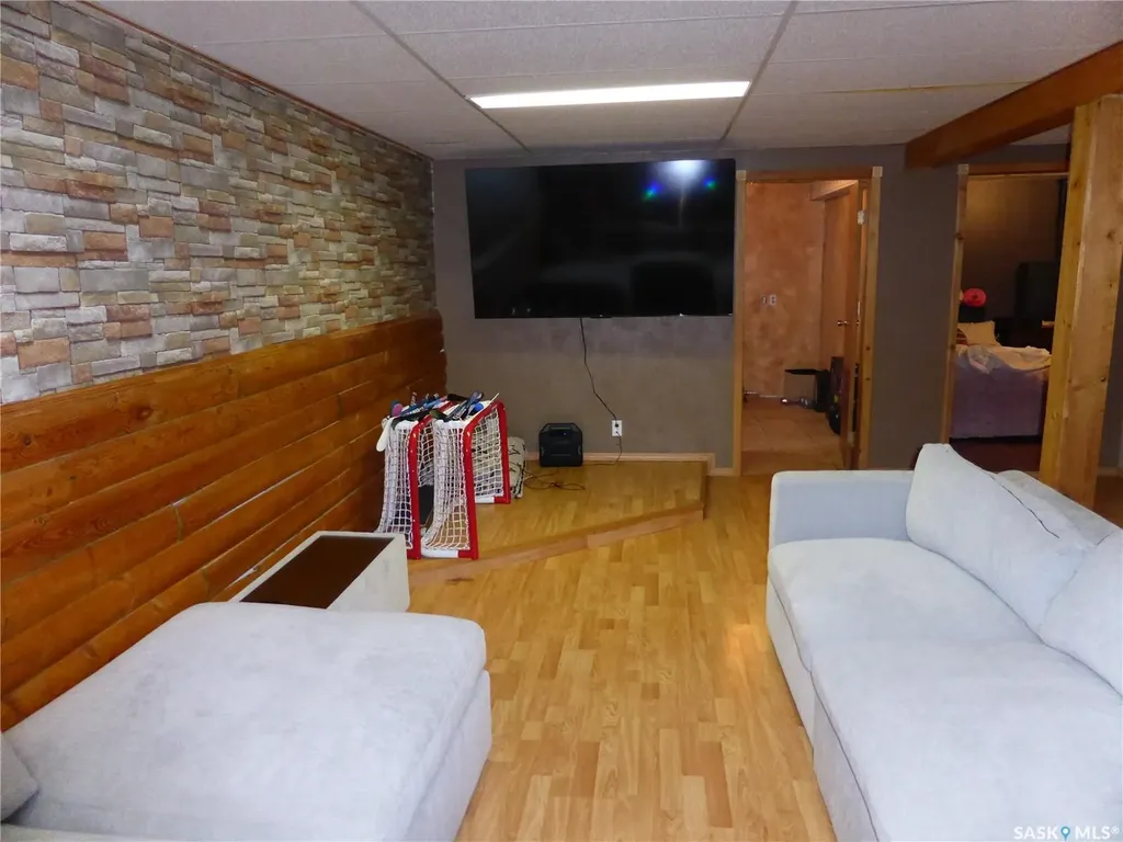 437 4th Avenue E St. Walburg SK S0M 2T0