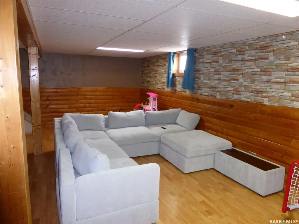 437 4th Avenue E St. Walburg SK S0M 2T0