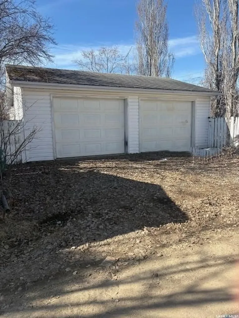 437 4th Avenue E St. Walburg SK S0M 2T0