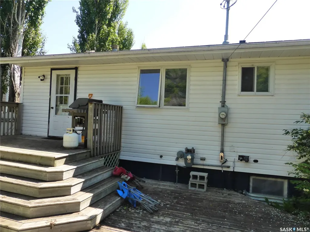 437 4th Avenue E St. Walburg SK S0M 2T0