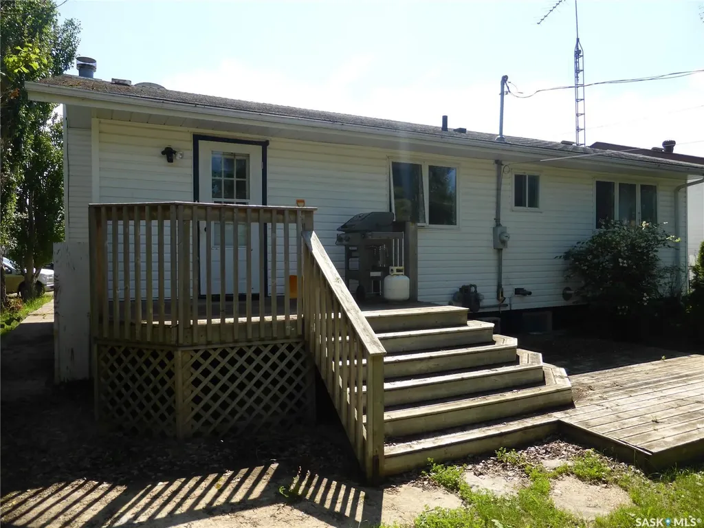 437 4th Avenue E St. Walburg SK S0M 2T0