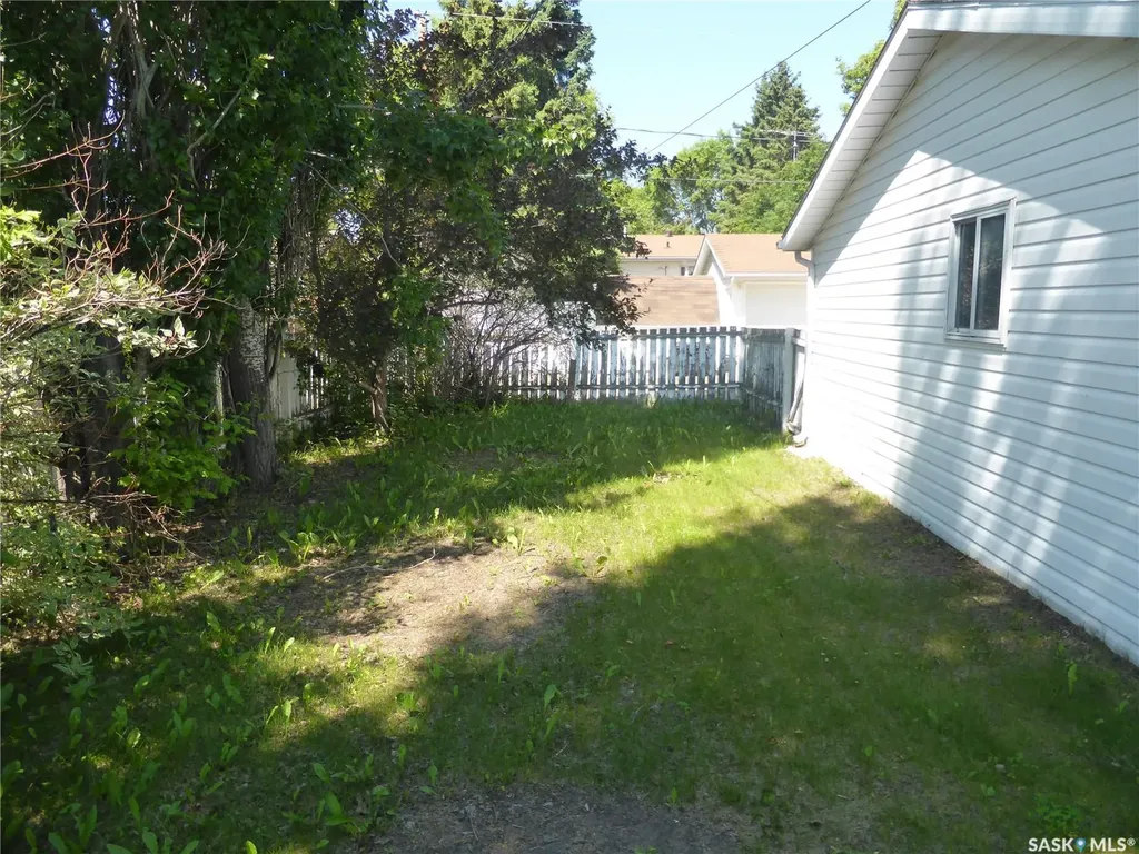 437 4th Avenue E St. Walburg SK S0M 2T0